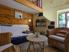 Maison restaurée proche nature avec terrasse et poêle à bois, près du Puy-en-Velay - FR-1-582-177